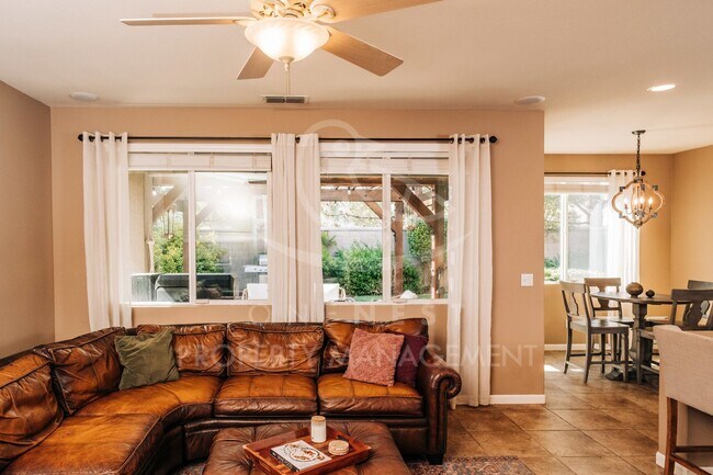 Building Photo - Spacious Home in the Lincoln Crossing Community, walking distance to Lincoln Crossing Elementary