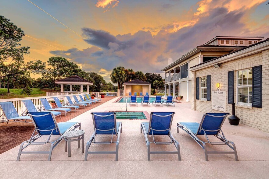 Tradition at Palm Aire 8445 Gardens Cir Sarasota FL 34243 Apartment