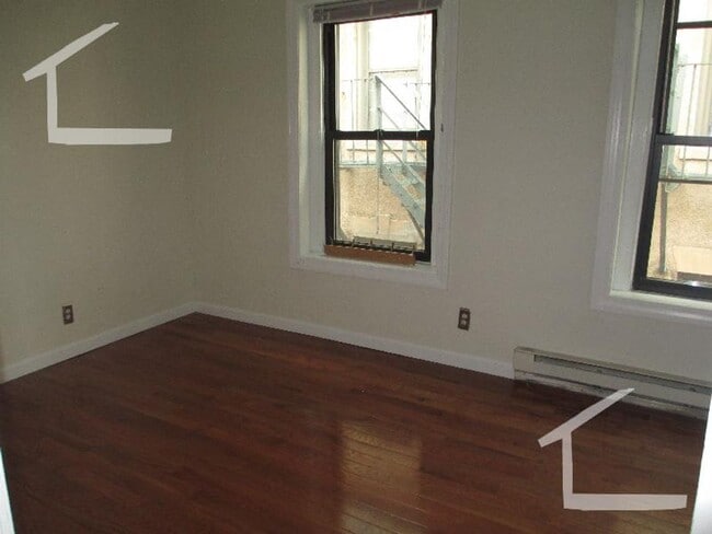 Building Photo - 2BR 1Bth unit. Heat/Hot Water included. Laundry in building