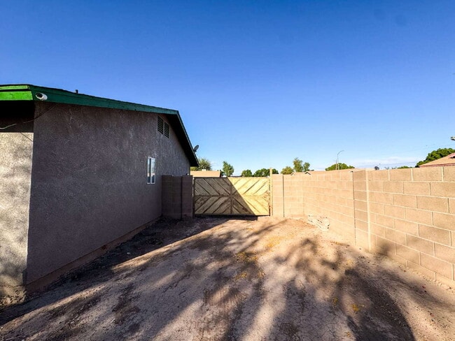 Building Photo - "Spacious 4-Bedroom Home in Yuma with 2 Full Baths!"