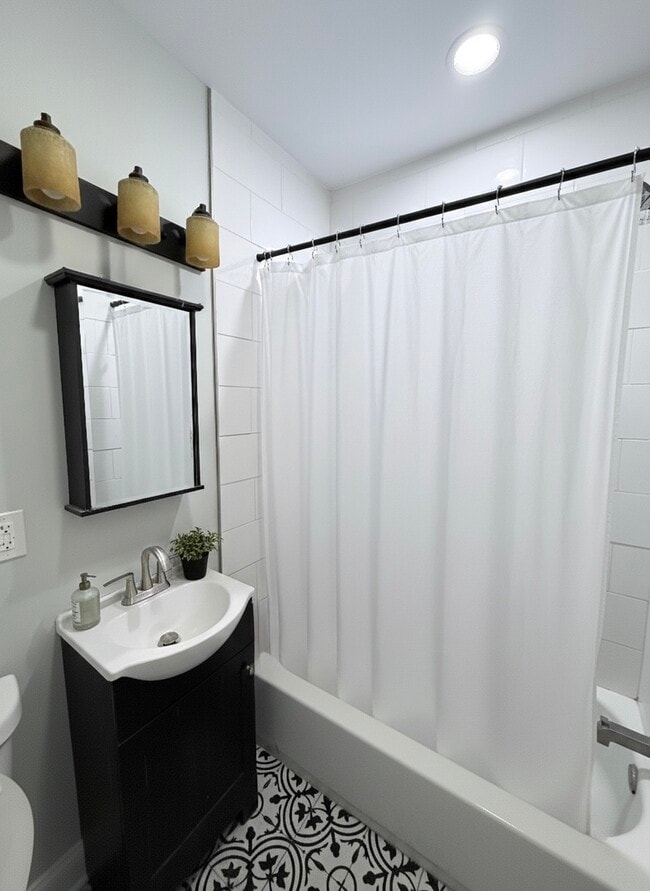 Building Photo - 1520 S Kedvale Ave