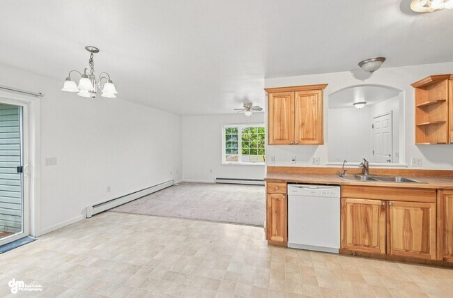 Building Photo - 8643 Lynnette Dr