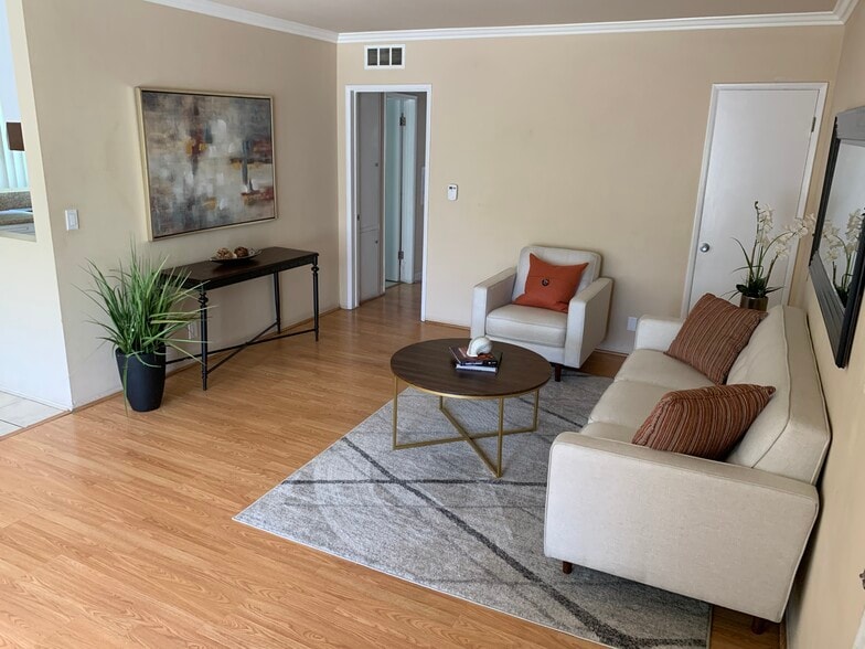 Building Photo - 1221 S Sherbourne Dr