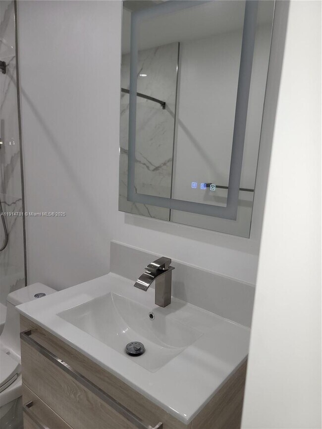 Building Photo - 5651 SW 109th Ct