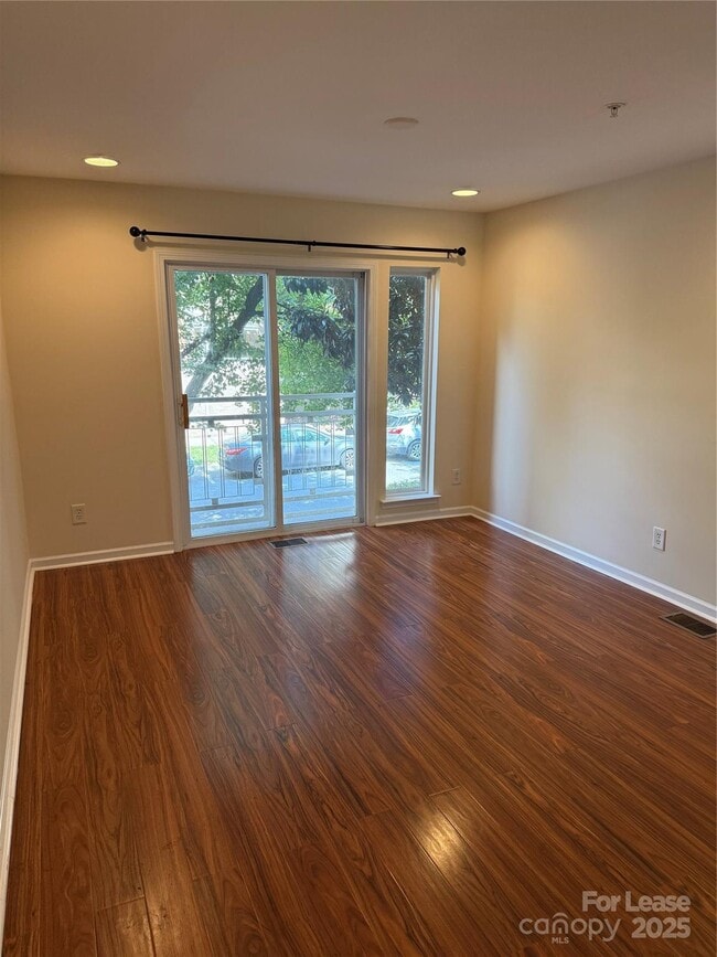 Building Photo - 620 Raphael Place