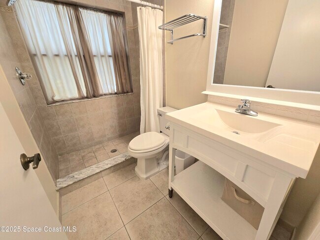 Building Photo - 107 La Costa St