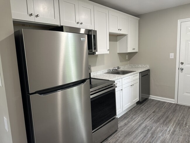 Building Photo - Newly Renovated Ranch in the Graham Height...