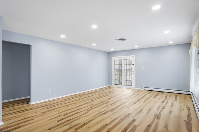 Building Photo - 413 Watson Ave