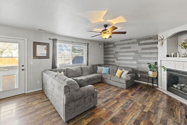 Building Photo - Bright & Spacious 4-Bedroom Home with Open-Concept Living, Fenced Yard & 2-Car Garage