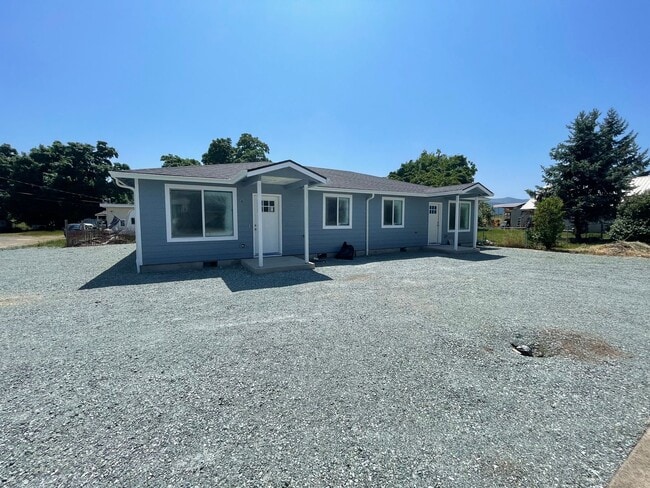 Building Photo - Brand new Apartment in Riddle