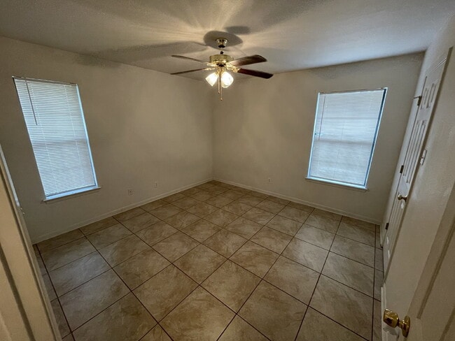 Building Photo - 2 Bed/1 Bath in Pleasanton, TX