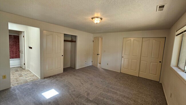 Building Photo - 2 story home in the Puyallup close to shopping
