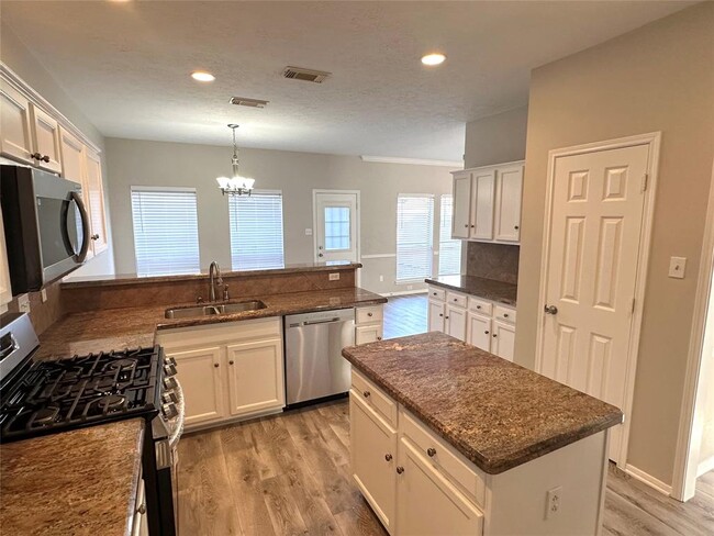 Building Photo - 1281 El Camino Village Dr