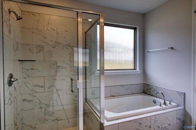 Building Photo - 190 Clift Crk Dr