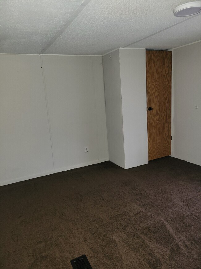 Bedroom - 1191 Evergreen Ln
