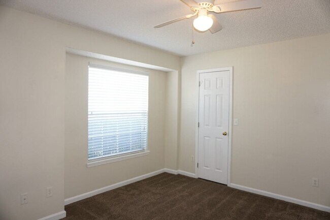 Building Photo - 5050 Acre Estates Dr