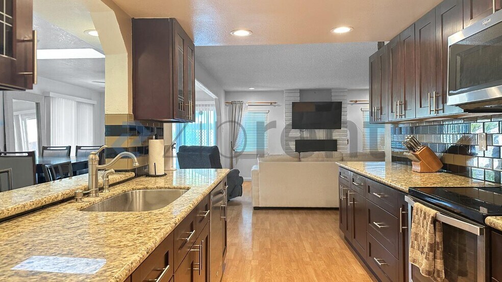 Building Photo - Unit