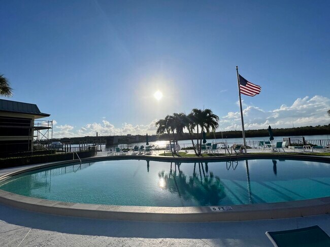 Building Photo - 275 S Beach Rd