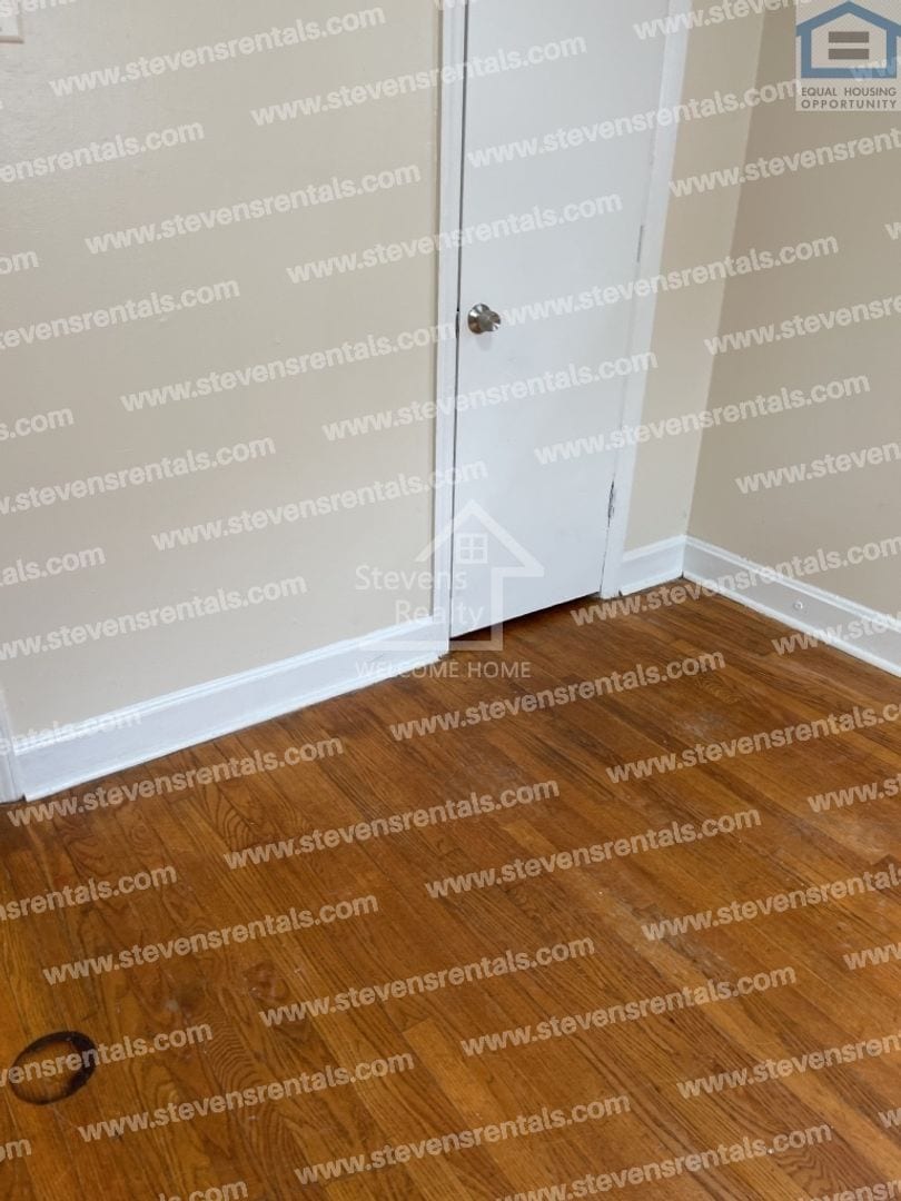 Building Photo - 1720 Cambridge Dr