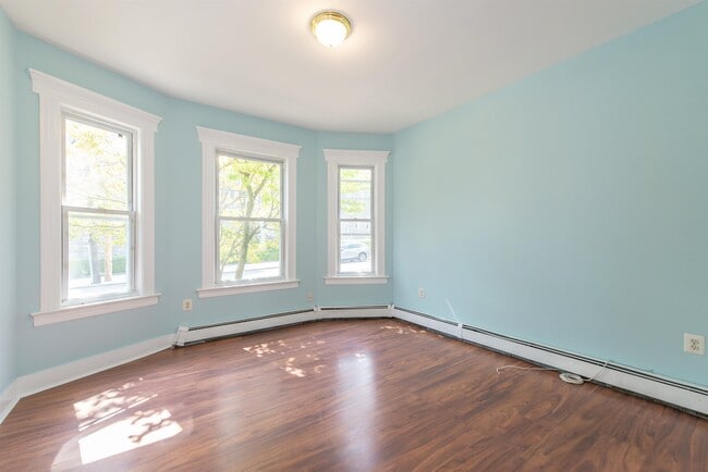 Building Photo - 151 Laurel Ave