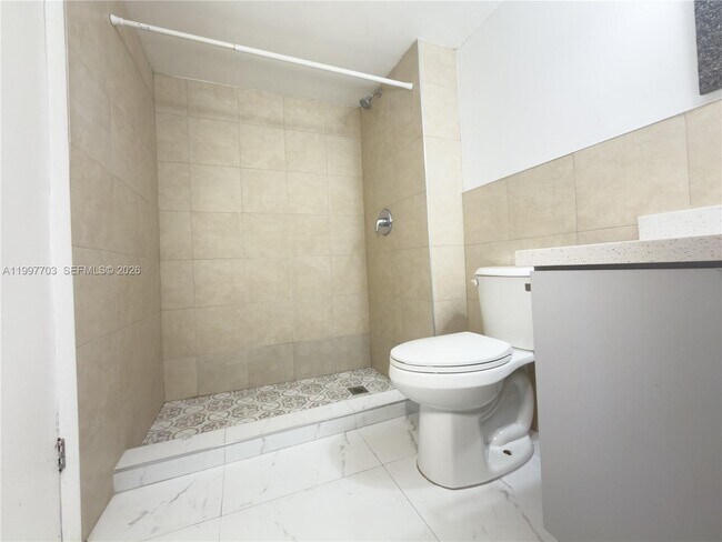 Building Photo - 605 S State Rd 7