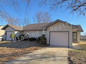 Building Photo - Spacious 2 Bedroom Duplex with Huge Parklike Backyard!