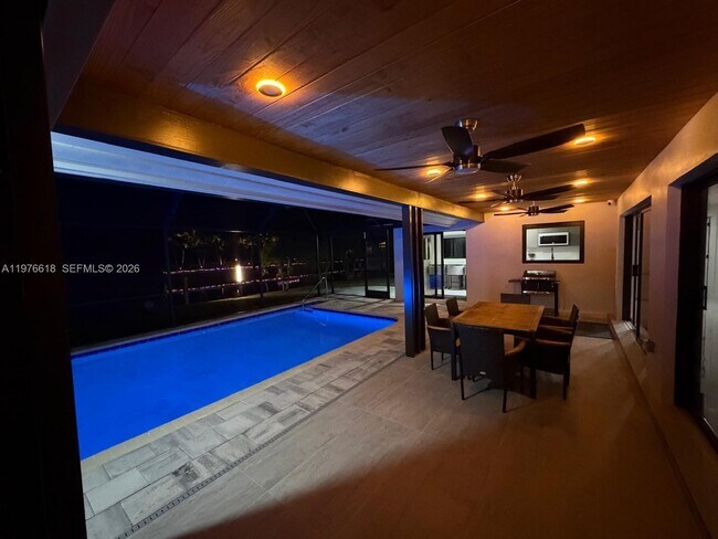 Building Photo - 103 Tropicana Dr