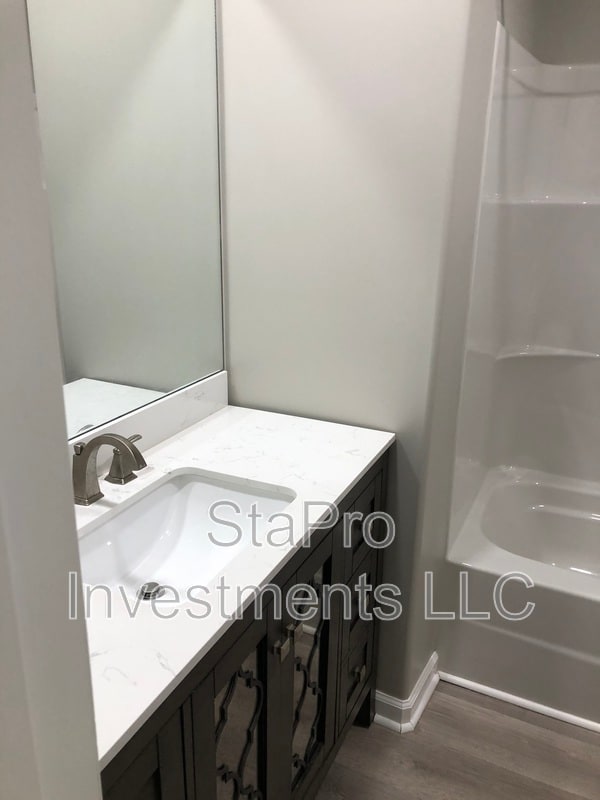 Building Photo - 2360 Hamilton Ave