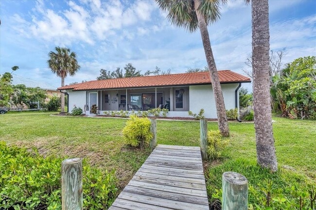 Building Photo - 4696 Pompano St