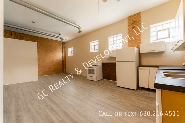 Building Photo - 3328 W Chicago Ave