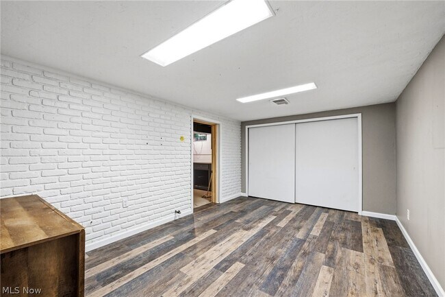 Building Photo - 7906 Kenton Ave