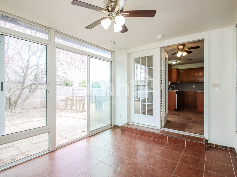 Building Photo - 10421 E 112th St S