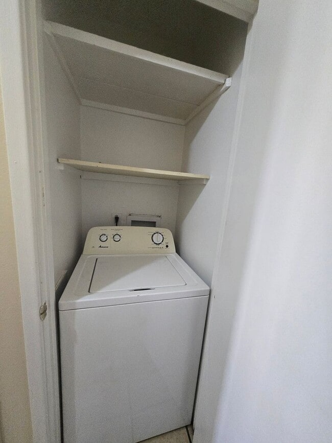 Building Photo - 2307 N Grand Ave