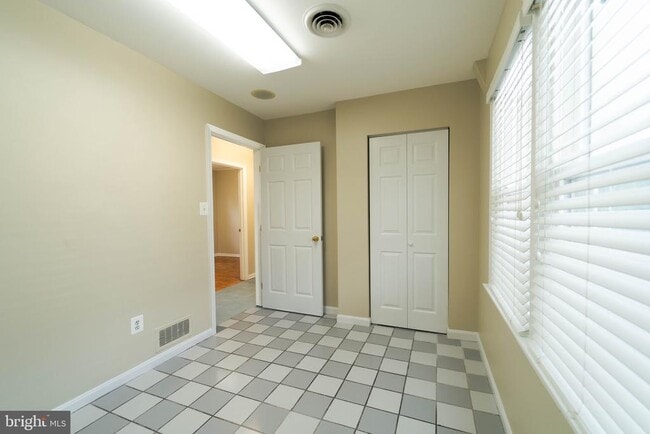 Building Photo - 610 Valley Brook Dr