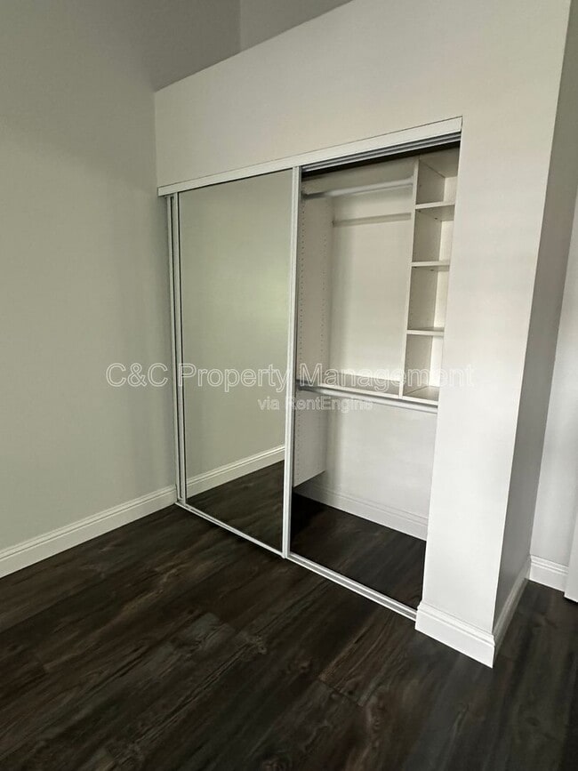 Building Photo - 180 Pelican Loop