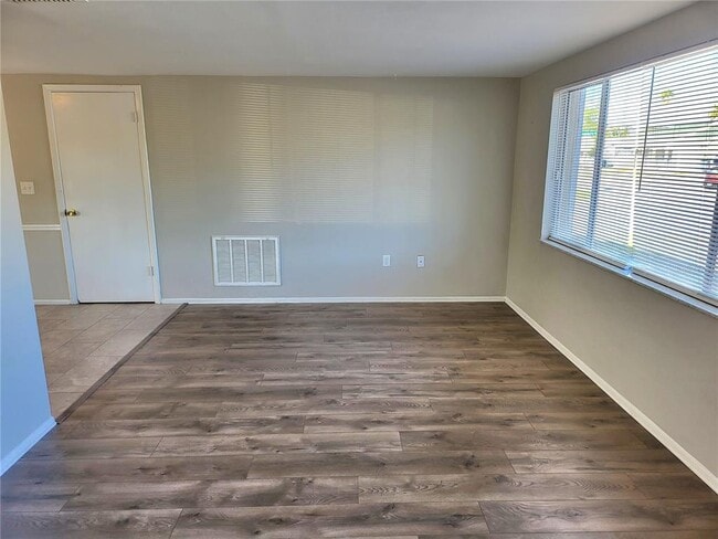 Building Photo - 4004 Grayton Dr