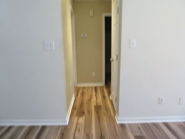 Building Photo - 2 BR 2 BA Duplex