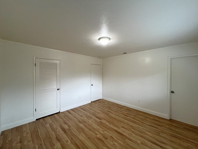 Building Photo - 12171 Dry Creek Rd