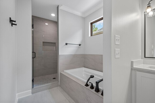 Building Photo - 308 Kanis Ridge Dr