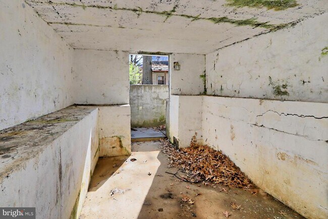 Building Photo - 5016 N Carlin Springs Rd