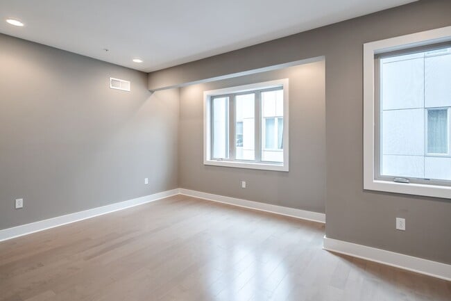 Building Photo - Northern Liberties Townhome with Parking
