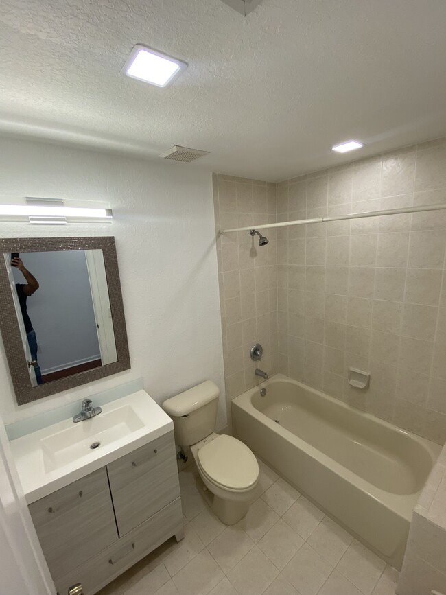 Hallway bathroom with modern sink and full bath tub - 2451 SE 14th Ave