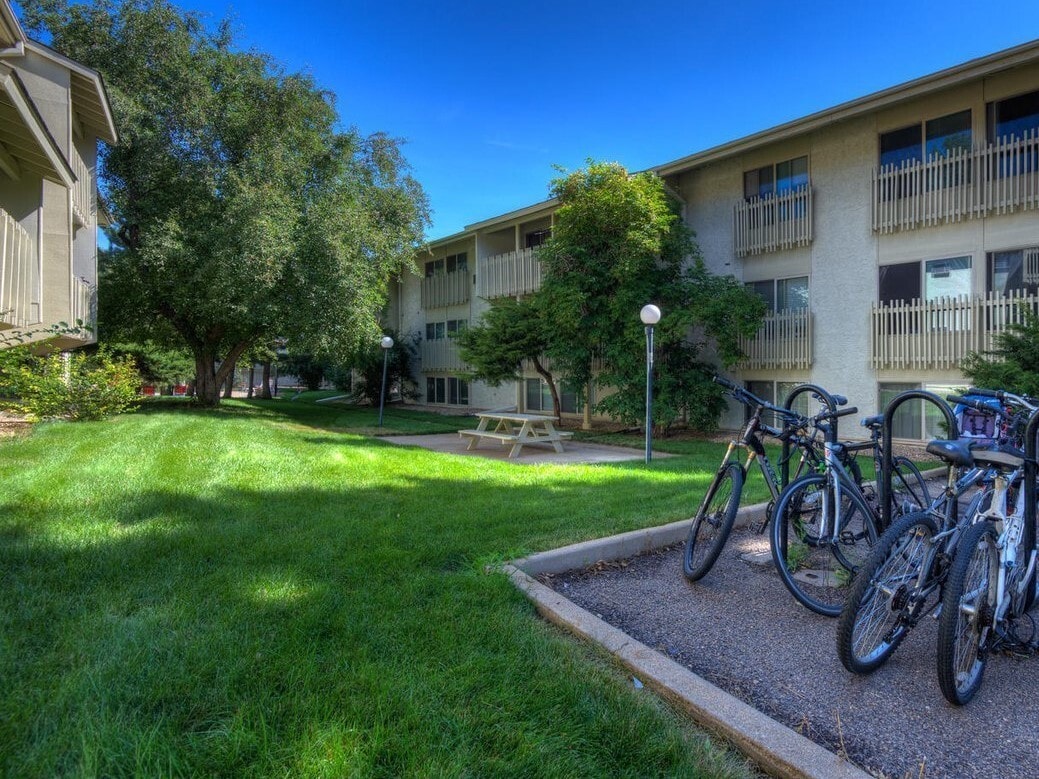 Green area - 2707 Valmont Rd #307A