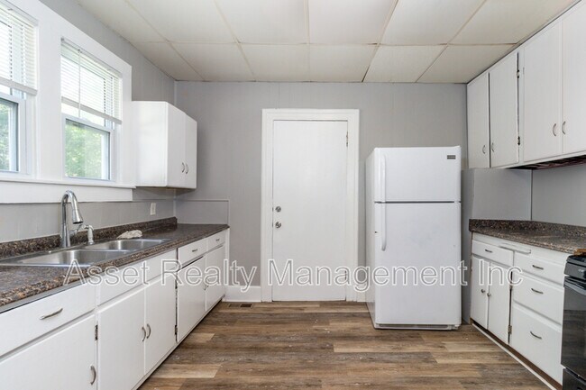 Building Photo - 2647 Selma Ave