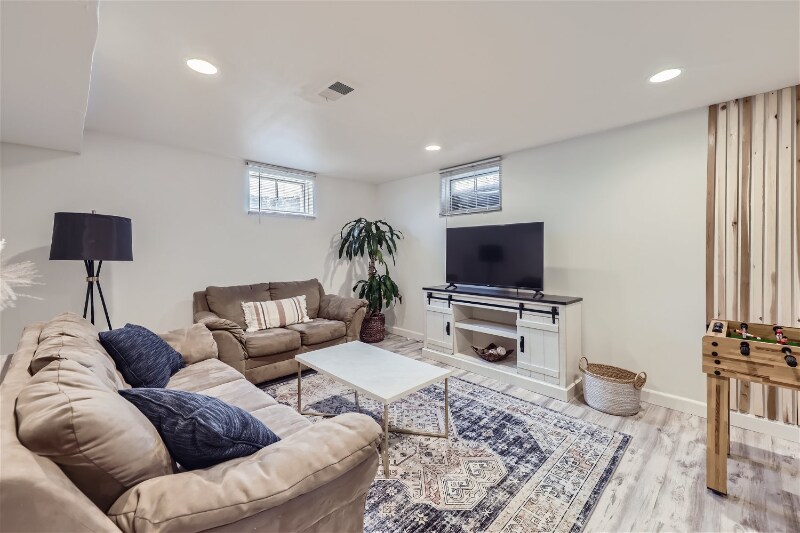 Building Photo - 909 Ogden Cir