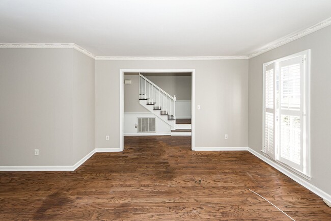 Building Photo - 4 Bedroom 3.5 Bath Townhome in Harleston V...