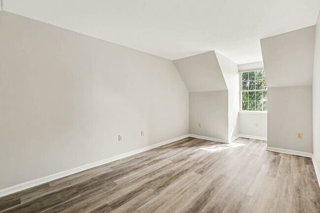 Building Photo - 122 S Timber Ct