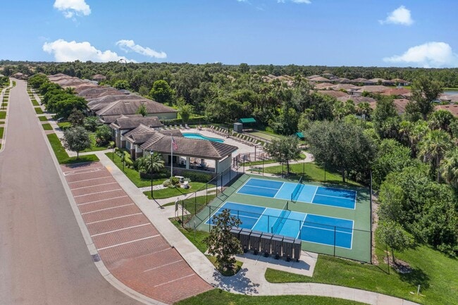 Building Photo - Annual Unfurnished 2 Bedroom 2 Bathroom with a Den located in the Preserve at the West Villages!