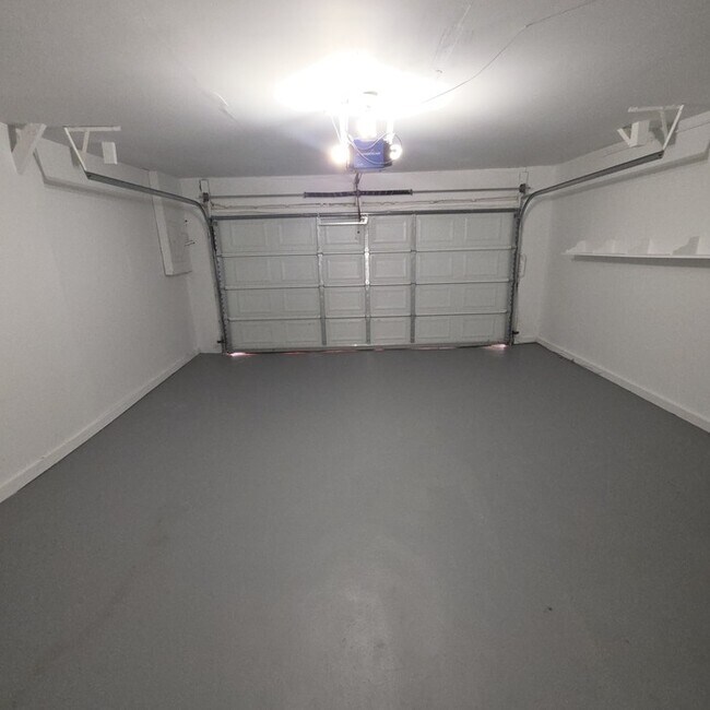 Building Photo - Rental ready Corner Lot with a Spacious 3 bedrooms and 2 full baths in Willis Ave in Independence...