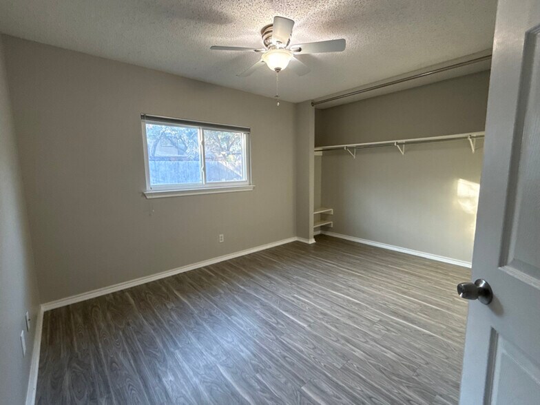 Building Photo - 8343 Morning Grove